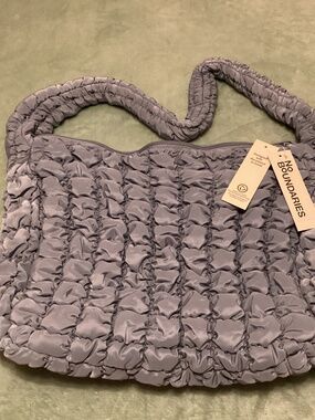 No Boundaries large bluish-grey puffer bag, NEW